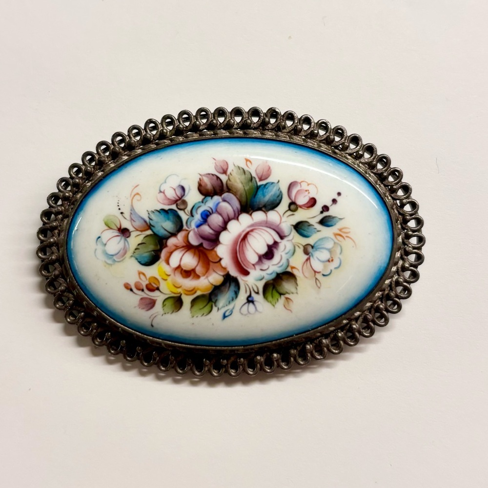 Vintage Brooch - Floral Design, intricate metal work